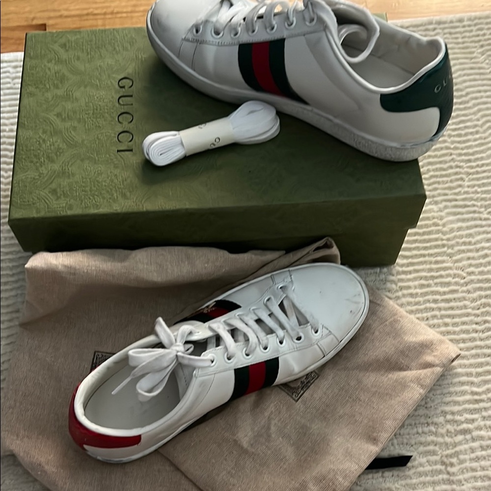 Gucci White Leather Sneakers with Red and Green Accents - Picture 5 of 5